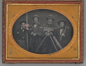 Retrato de grupo sin título de topógrafos, 1855 de McDonell and Co.