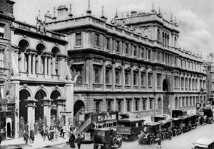 Entrada de Burlington Arcade y la casa de la Royal Academy, Piccadilly, 1926-1927 de McLeish