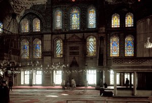 Arte otomano: vista interna de la Mezquita Azul construida entre 1609 y 1617 de Mehmet Aga