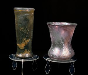 Civilización bárbara: copas de vidrio del período merovingio. Siglo VI-VII. Estrasburgo, Museo Arqueológico del Palacio Rohan de Merovingian