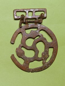 Decoración de cinturón encontrada en Saint-Denis, Francia (metal) de Merovingian