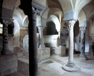 Arte merovingio: vista de la cripta de la Abadía de Jouarre de Merovingian