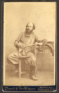 Retrato de hombre no identificado con balalaika