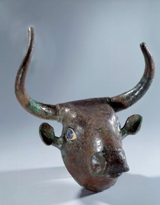 Mesopotamia: Cabeza de toro de cobre (pieza de mobiliario o arpa). Período sumerio. 2500 a.C. de Tello de Mesopotamian