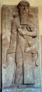 Mesopotamia: Estatua de Sargón dominando un león, llamada Gilgamesh. Corte de Khorsabad (Khunsabad) siglo VIII a.C. París, Museo del Louvre