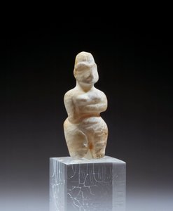 Mesopotamia: estatuilla femenina de alabastro de la necrópolis de Tell es Sawwan. 5800-5500 a.C. París, Museo del Louvre de Mesopotamian Mesopotamian