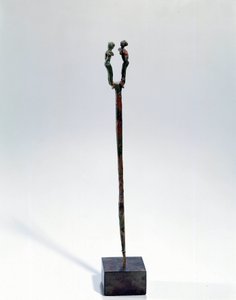 Arte oriental: alfiler con una cabeza decorada con dos personajes de Mesopotamian Mesopotamian