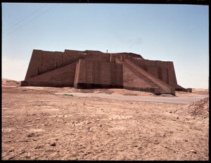 Vista del zigurat reconstruido, 2050 a.C.