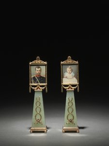Miniaturas enmarcadas: Retrato del Zar Nicolás II y Retrato de la Gran Duquesa Olga, firma de Peter Carl Fabergé