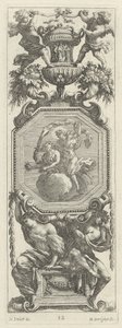 Panel Ornamental Coronado por Dos Putti y un Jarrón