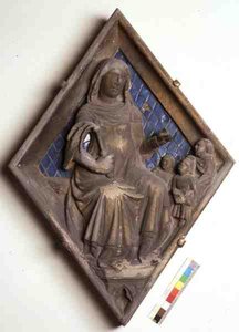 Gramática, azulejo en relieve del Campanile de Micheli Gino