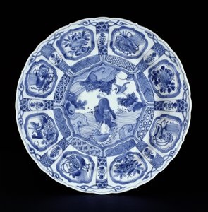 Plato kraak azul y blanco pintado con Li Tiegvai cruzando el mar en una calabaza doble, período Wanli, 1594-1610