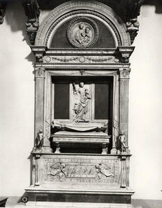 Monumento al Conde Ugo (m.1001) Margrave de Toscana