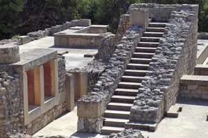 Parte oriental del palacio del Rey Minos en Knossos entre el megaron de la reina y el patio central. Creta. 1600-1450 a.C.