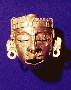 Máscara del dios Xipe Totec, de la Tumba 7, Monte Alban, 1300-1450 (oro)