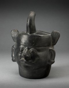 Vaso retrato en forma de gobernante con tocado felino de Moche