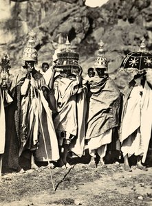 Construyendo un Imperio en la era fascista: un grupo de sacerdotes abisinios, 09/05/1936 de Modestino Baldinetti