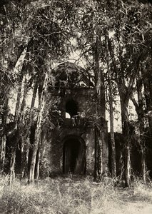 Construyendo un Imperio en la era fascista: entrada a la casa de placer del Rey Fasil, 09/05/1936 (foto en b/n) de Modestino Baldinetti