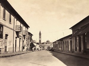 Construyendo un Imperio en la era fascista: calle en Asmara, 09/05/1936 (foto en b/n)