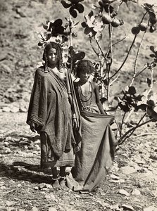 Construyendo un Imperio en la era Fascista: Dos Chicas Mària, 09/05/1936 de Modestino Baldinetti