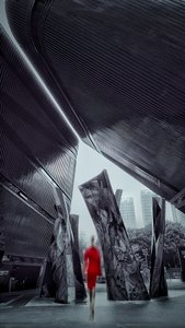 Paseo por la ciudad del vestido rojo de Molly Fu APA