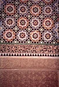 La pared inferior del patio principal, construido por los Saadíes en 1565 de Moroccan School