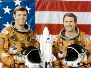 Astronautas Joe Engle y Richard Truly, segundo vuelo del transbordador espacial, noviembre de 1981 de NASA Images