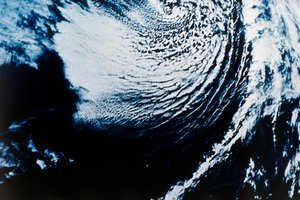 La Tierra desde el espacio - ciclón de NASA Images