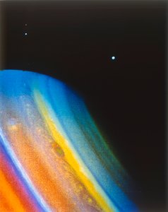 Saturno y su luna Dione, vista desde la nave espacial Voyager 2 de NASA Images