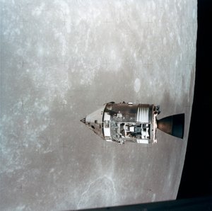 Los módulos de comando y servicio del Apollo 15 en órbita lunar, 1971 de NASA Images