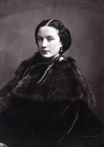 Retrato de Madame Pichat. Retrato de una mujer elegante con hebillas inglesas y un abrigo de piel. Fotografía de Gaspard Felix Tournachon, conocido como Felix Nadar (1820-1910) de Nadar