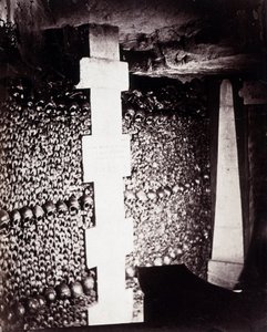 Los osarios de las catacumbas de París. Cerca de la fuente de Leteo o del Olvido de Nadar