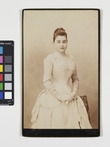 Joven con vestido de gala de Nadar