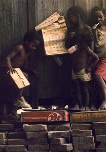 Hijos de una familia indigente de Beulah, MS, un pueblo del delta del Mississippi que creció como r...