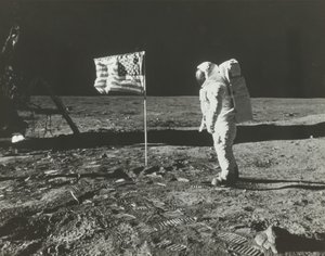 Buzz Aldrin en la Luna con la Bandera Americana, 1969 de Neil Armstrong