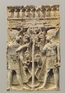 Placa de mueble tallada en alto relieve con dos figuras egipcias flanqueando un árbol de voluta, c. siglo IX-VIII a.C. de Neo Assyrian