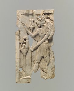 Placa de mueble tallada en relieve con figura de cabeza de león, c.8vo-7mo siglo a.C. de Neo Assyrian