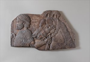 mozo extranjero en una procesión tributaria, c.721-05 a.C. (alabastro de yeso) de Neo Assyrian Neo Assyrian