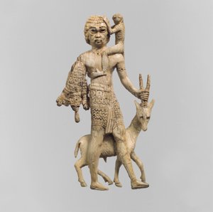 Estatuilla de un hombre con un oryx, un mono y una piel de leopardo, c. siglo VIII a.C.