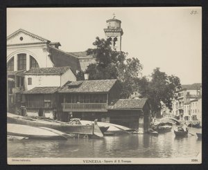 Vista del taller de góndolas en el Squero di San Trovaso en Venecia Venezia - Squero di S. Trovaso (título sobre objeto) de Neue Photographische Gesellschaft