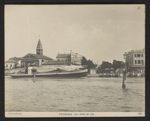 Vista del muelle Lido. Venecia - altra veduta del Lido (título sobre objeto) de Neue Photographische Gesellschaft