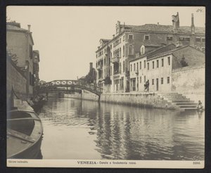 Vista de la Fondamenta Rossa de Venecia Venecia - Canale e fondamenta rossa (título sobre objeto) de Neue Photographische Gesellschaft