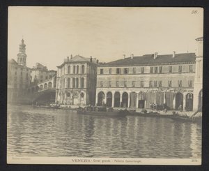Vista del Palazzo dei Camerlenghi en Venecia Venecia - Gran Canal - Palazzo Camerlenghi (título sobre objeto) de Neue Photographische Gesellschaft