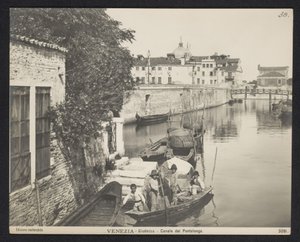 Kanaal te Venetië Venecia - Giudecca - Canal Pontelungo (título sobre objeto) de Neue Photographische Gesellschaft