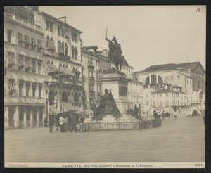 Riva degli Schiavoni te Venetië, conoció a een ruiter standbeeld van Victor Emmanuel II van Italië Venecia - Riva degli Schiavoni y Monumento a. V. Emanuele (título sobre objeto) de Neue Photographische Gesellschaft