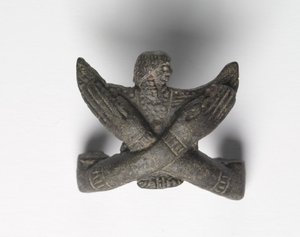 Montura de bronce de un "Paquete Shawabty": Brazos cruzados, finales de la 18ª a principios de la 19ª Dinastía, circa 1336-1256 a.C. de New Kingdom Egyptian