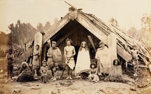 Familia maorí, Nueva Zelanda, c.1880s de New Zealander Photographer