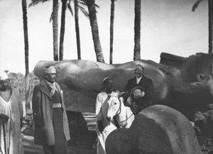 Estatua monumental caída de Ramsés II, Menfis, Egipto, c1890