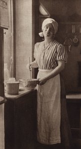 En la cocina (foto en blanco y negro)