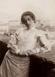 Mujer joven en una terraza, Nápoles